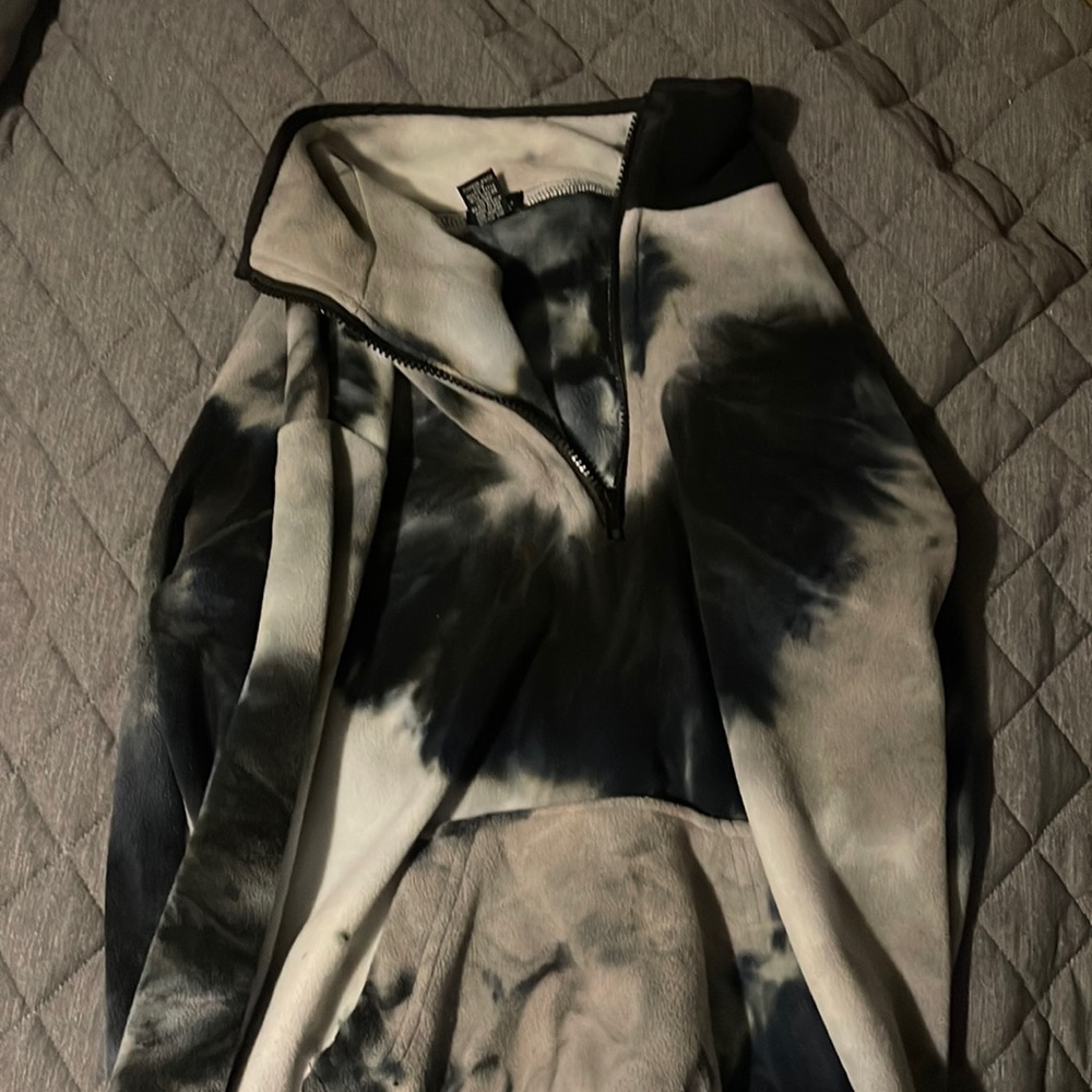 Sweater/hoodie